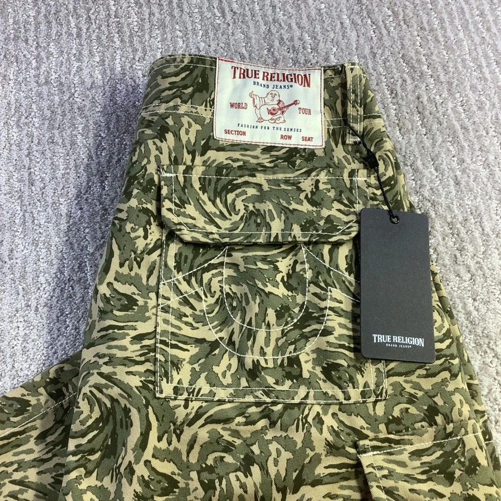 True Religion Abstract Camo SN Cargo Pants Green Straight Leg Size 30 x 32 NWT